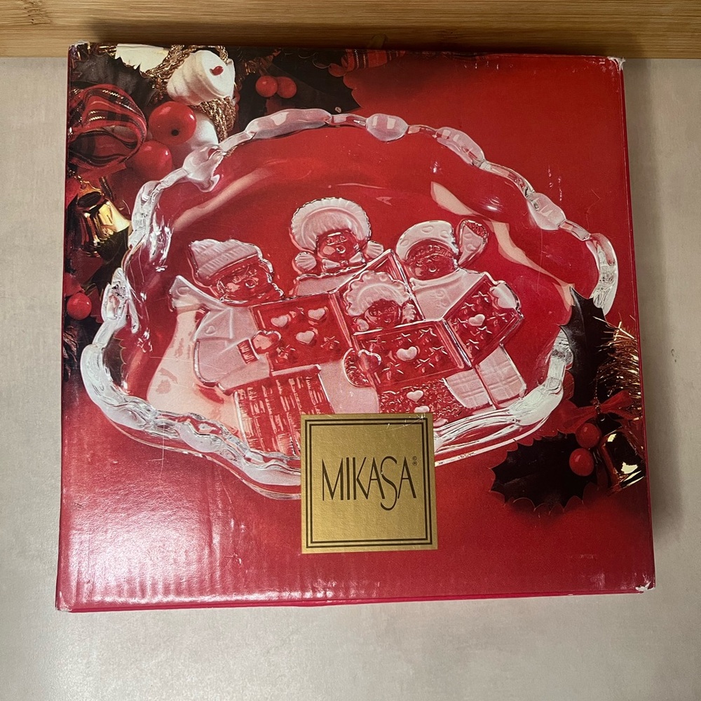 MIKASA‎ CHRISTMAS CRYSTAL SWEET DISH CAROLERS 8 1/4” DISH BRAND NEW IN BOX